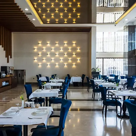 מלון Angel's Park 4*